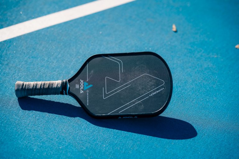 graphite vs carbon fiber pickleball paddles